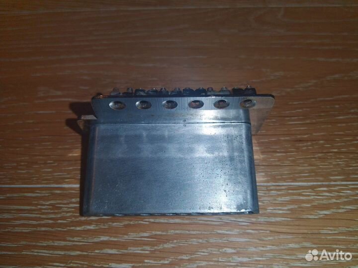 Бридж для гитары, бридж тремоло