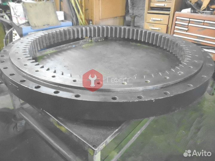 Опорно-поворотный круг Hyundai R200-3 81EM-00020