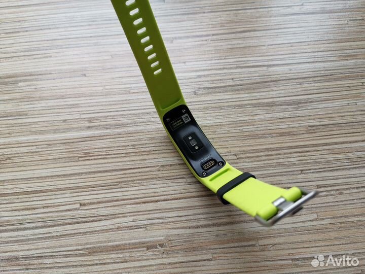 Фитнес-браслет Garmin vivosport