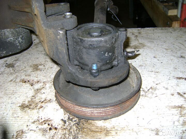 Насос гур Ford Scorpio 88WF-3A 733-A1B