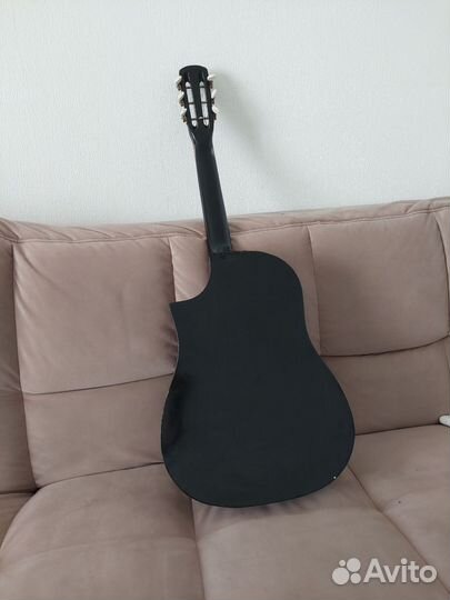Акустическая гитара
