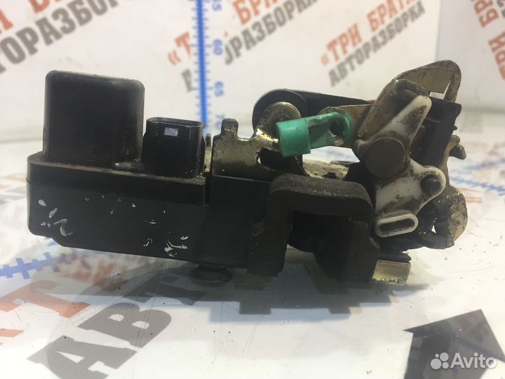 Крайслер 300M Замок задней двери Лев