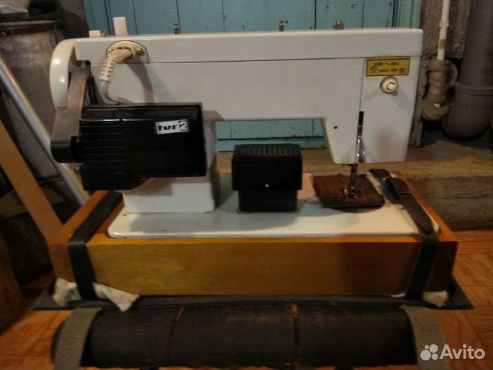 Швейная машинка Чайка 134