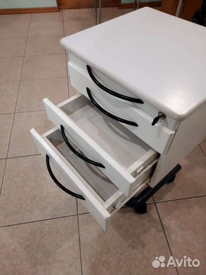 Тумбочка прикроватная белая