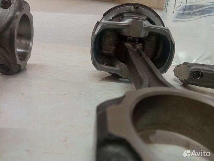 Шатун с поршнем для двигателя B15D2