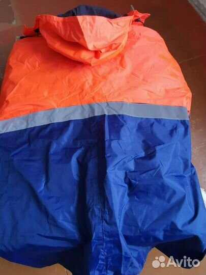 Дождевик и мужские полукомбинезоны