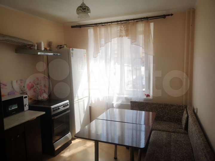 2-к. квартира, 57 м², 1/10 эт.