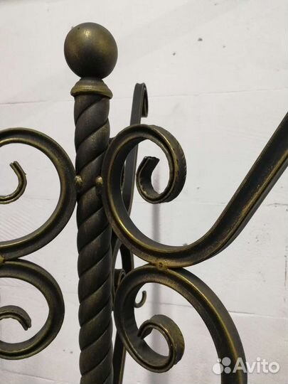 Кованая напольная вешалка