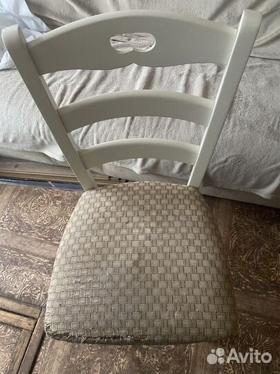 Стул из дерева