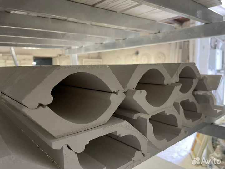 Карниз из гипса