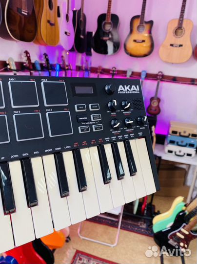 Akai Mpk mini Play миди клавиатура