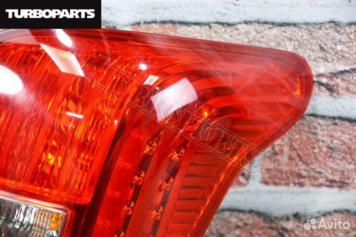 Стоп сигнал задний правый Toyota Corolla Fielder