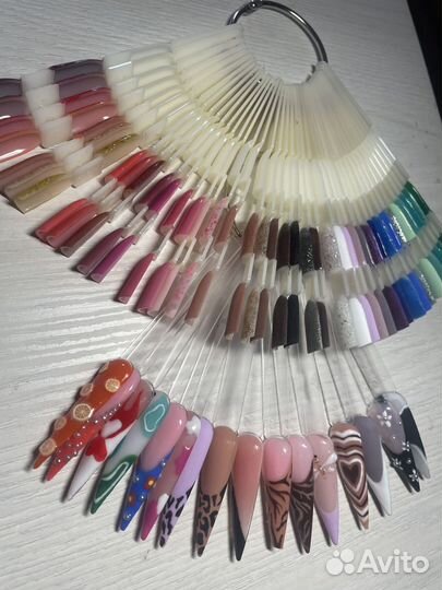 Модель на маникюр