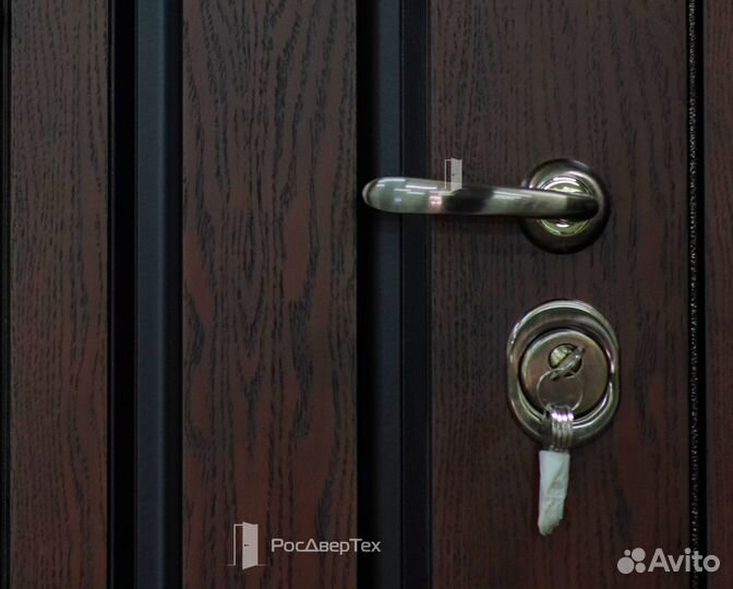 Дверь входная со стеклом и ковкой