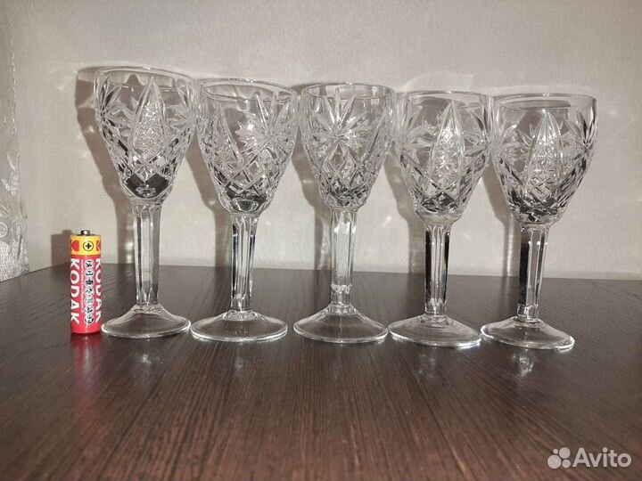 Рюмки среднего размера