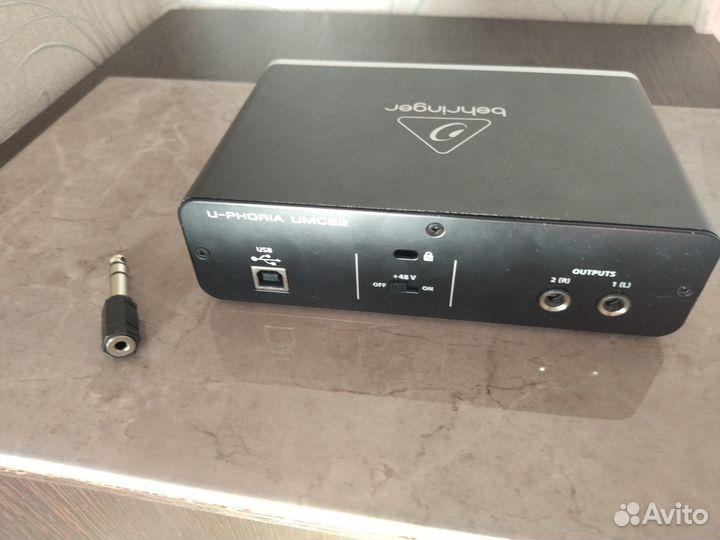 Внешная звуковая карта behringer U-phoria UMC22