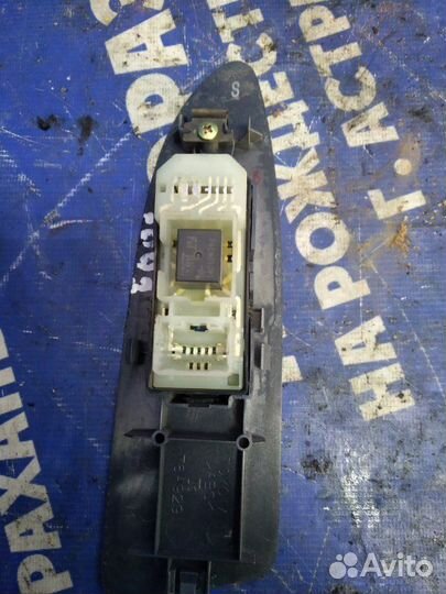 Кнопка стеклоподъёмника. передняя правая Toyota