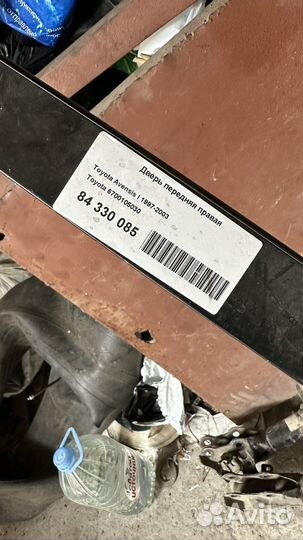 Дверь передняя правая toyota avensis 1