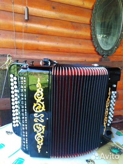 Гармонь многотембровая,профессиональная