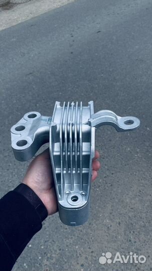 Опора двигателя правая Opel Astra J 12.09