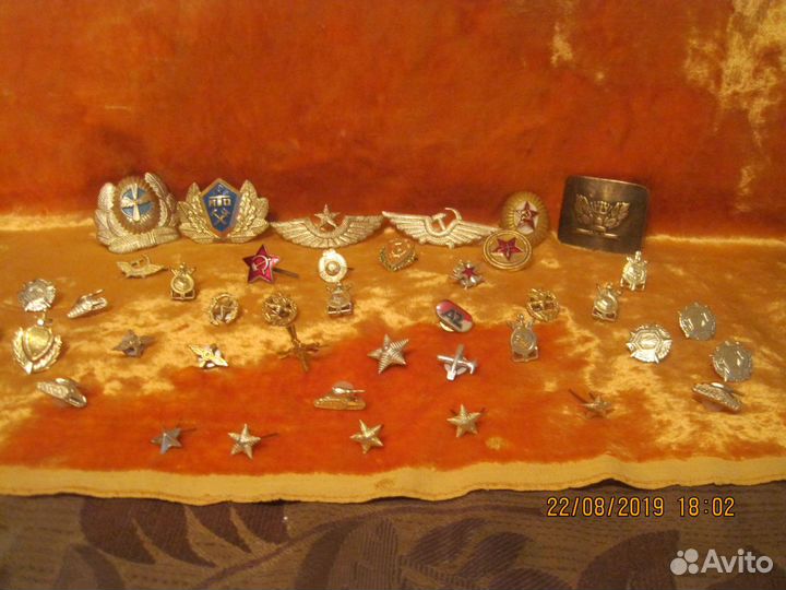 Кокарды, пуговицы, знаки отличия СССР