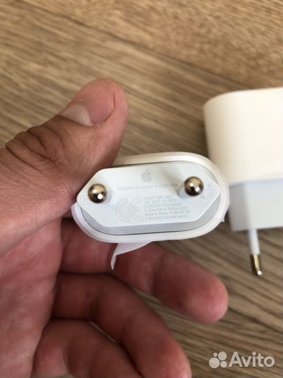 Блок быстрой зарядки iPhone