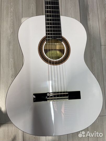Классическая гитара Valencia VC104WT