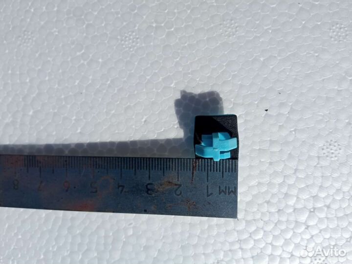 Клипсы крепления накладки порога Hyundai i40