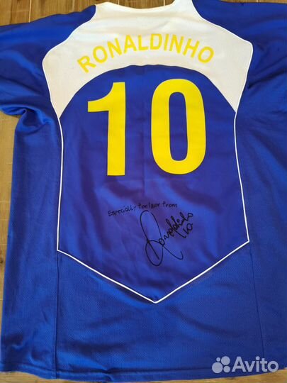Футболка Бразилии с автографом Рональдиньо