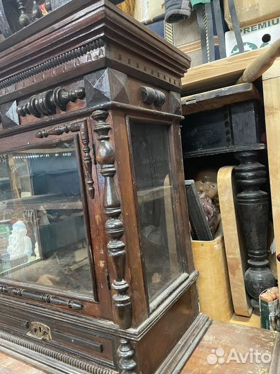 Старинный навесной шкафр, верх от горки. Редкий