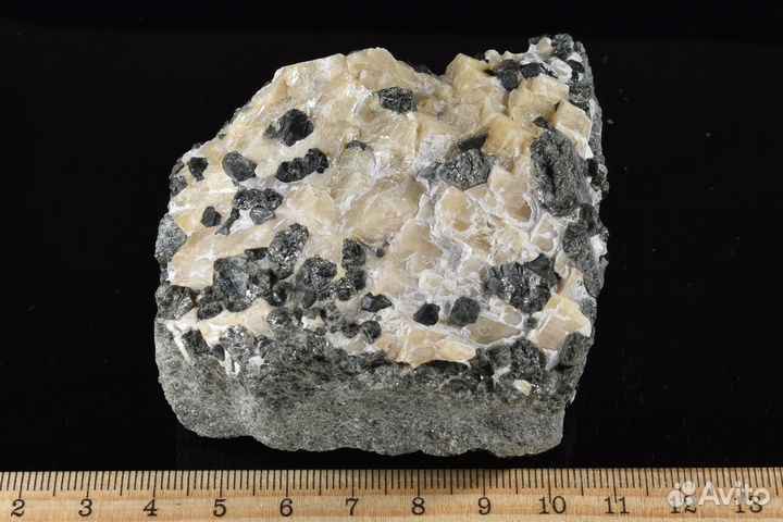 Диопсид, кальцит. Лот №512