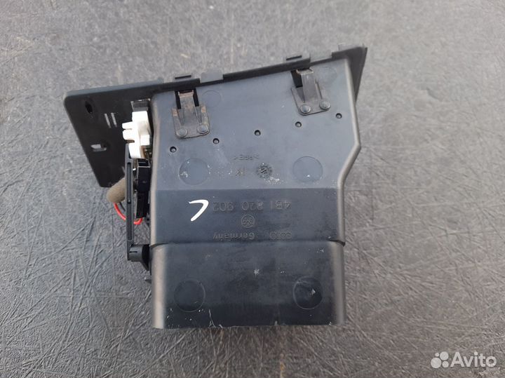 Дефлектор воздушный правый Audi A6 C5