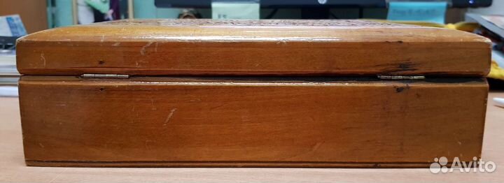 Деревянная резная шкатулка