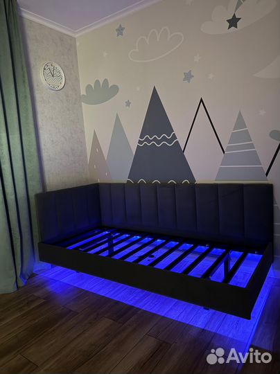 Детская парящая кровать на металлокаркасе