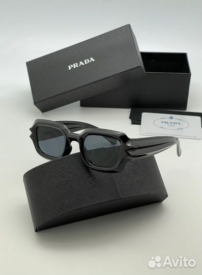 Солнцезащитные очки prada