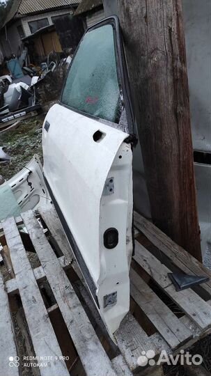 Передняя правая дверь Audi 80 B3 белая