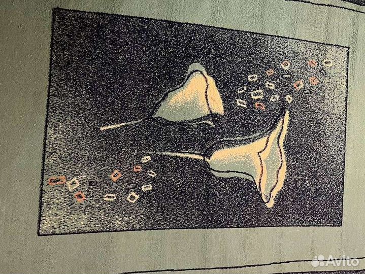 Прекрасный ковер размеры 1,5м на 2,7 м