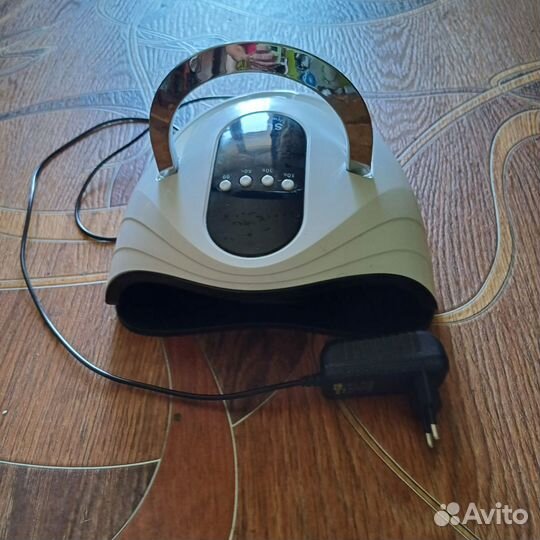 Лампа для сушки ногтей