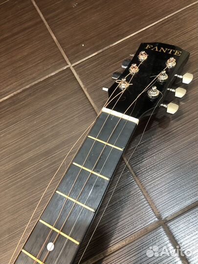 Акустическая гитара