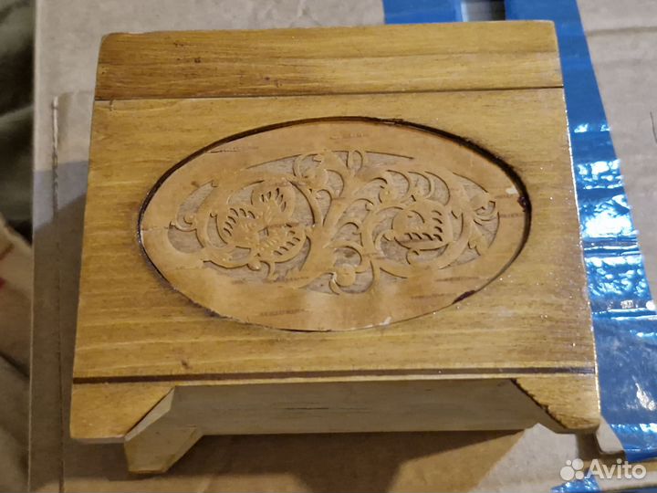 Деревянная шкатулка