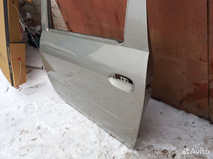 Лада Ларгус задняя левая дверь
