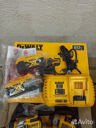 Набор электроинструмента Dewalt DCK2100P2