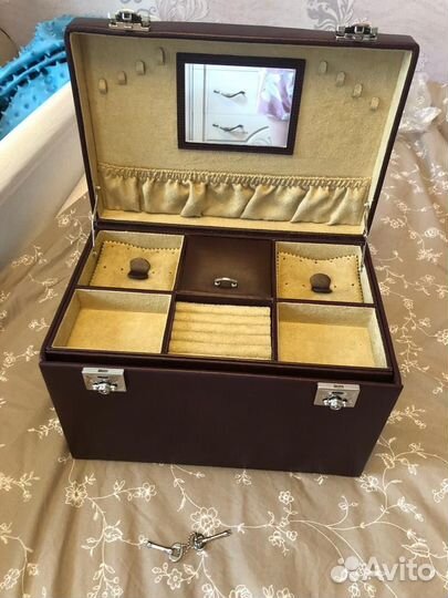 Шкатулка для украшений кожа