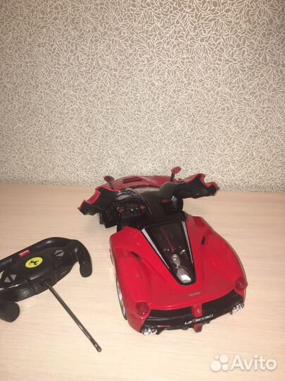 Машина на пульте управления Ferrari