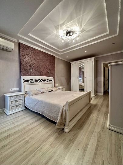 4-к. квартира, 114 м², 8/9 эт.