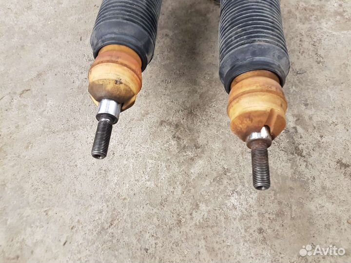 Амортизатор передний Volkswagen Passat B3