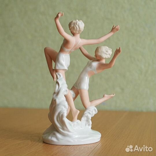 Фарфоровая фигура 