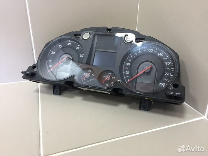 Панель / щиток приборов Volkswagen Passat B6 05-10