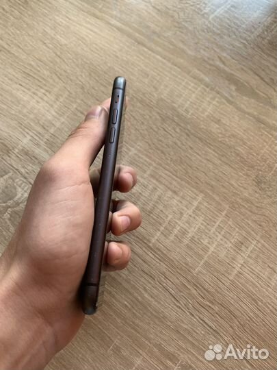 Телефон iPhone 11