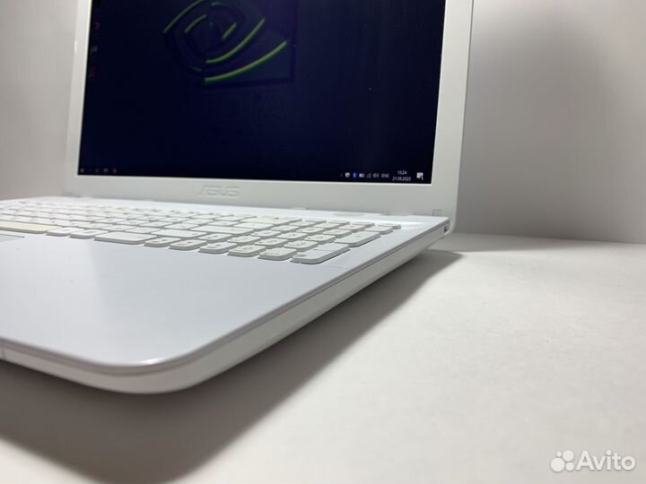 Игровой ноутбук Asus i3/6gb/2видеокарты/ssd512